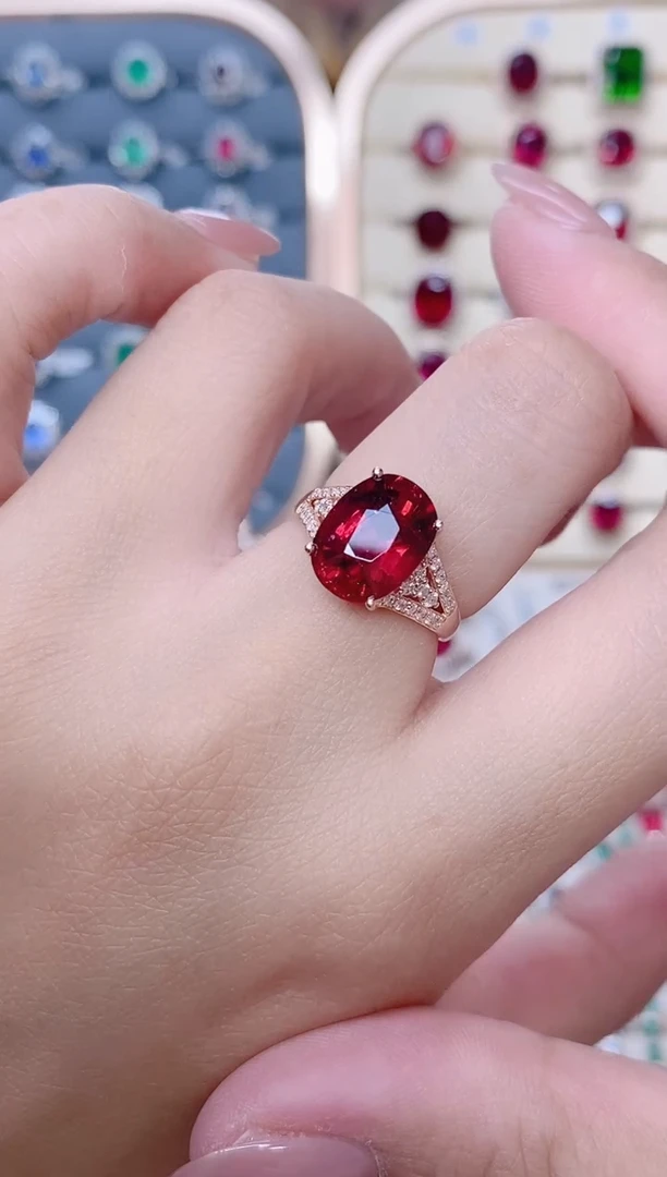 18K金镶嵌碧玺戒指碧玺4.5ct