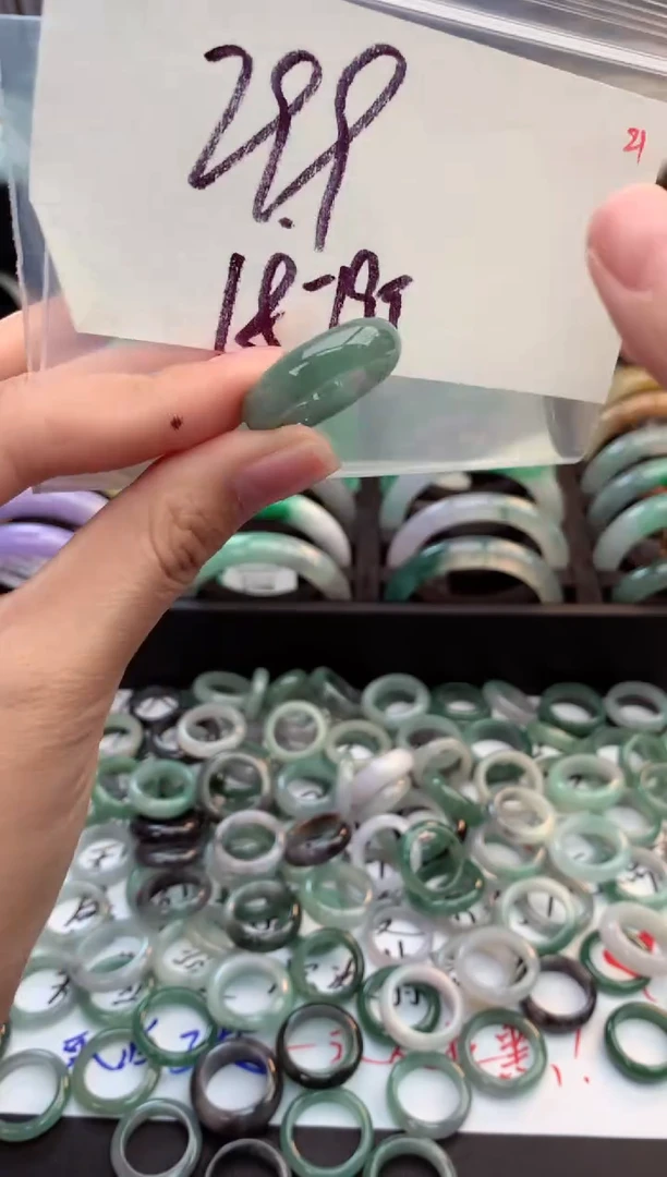 颈饰未镶嵌翡翠喜****?毛货需精细抛光+多人