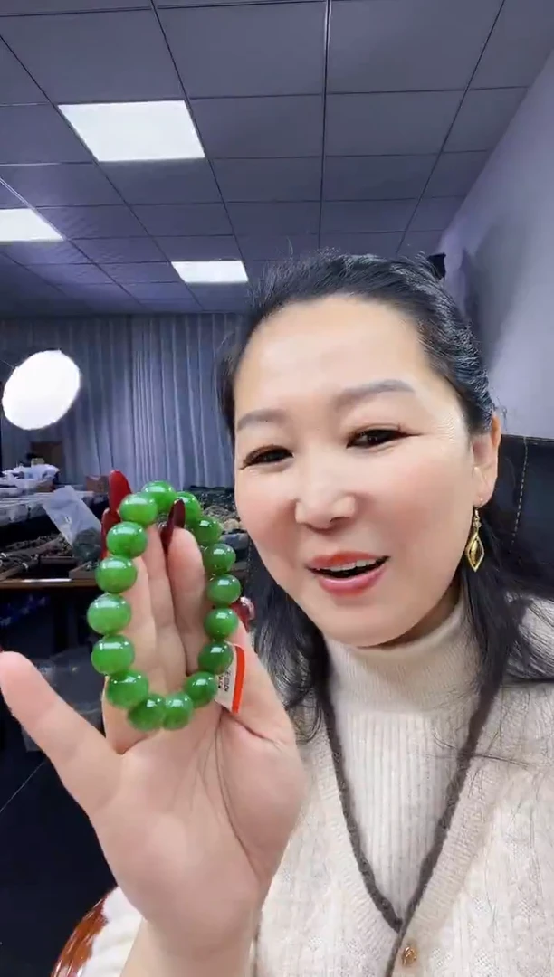 未镶嵌手链和田玉天然和田玉俄乌兰海冰底特细苹果绿12+