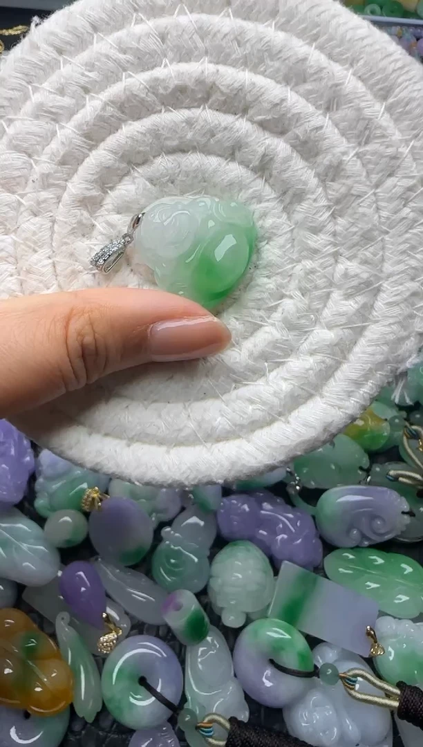颈饰未镶嵌翡翠缅甸翡翠吊坠