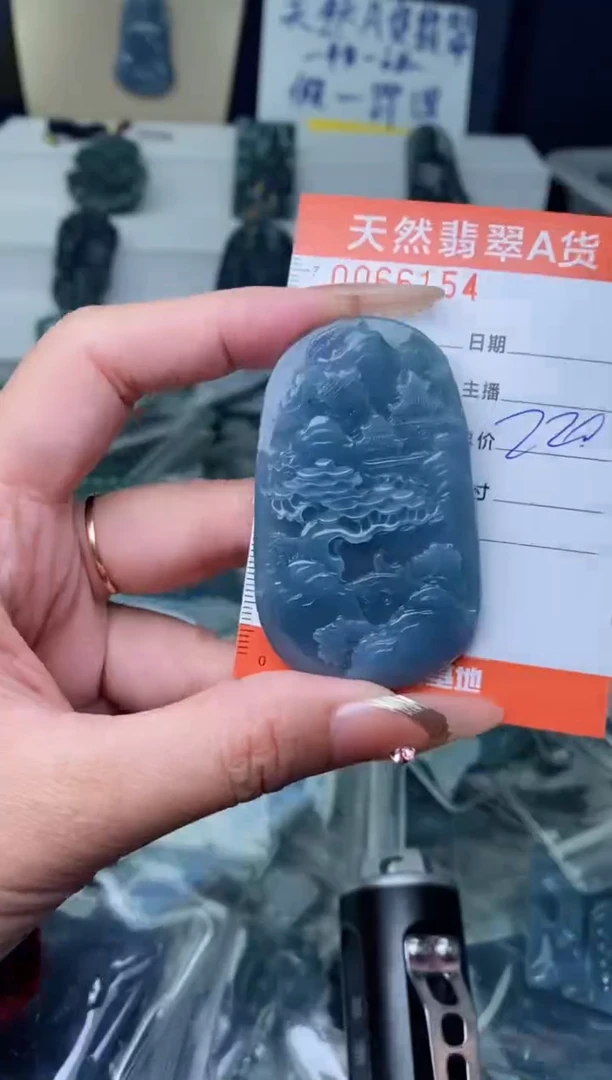 【闪购商品】翡翠颈饰未镶嵌··········