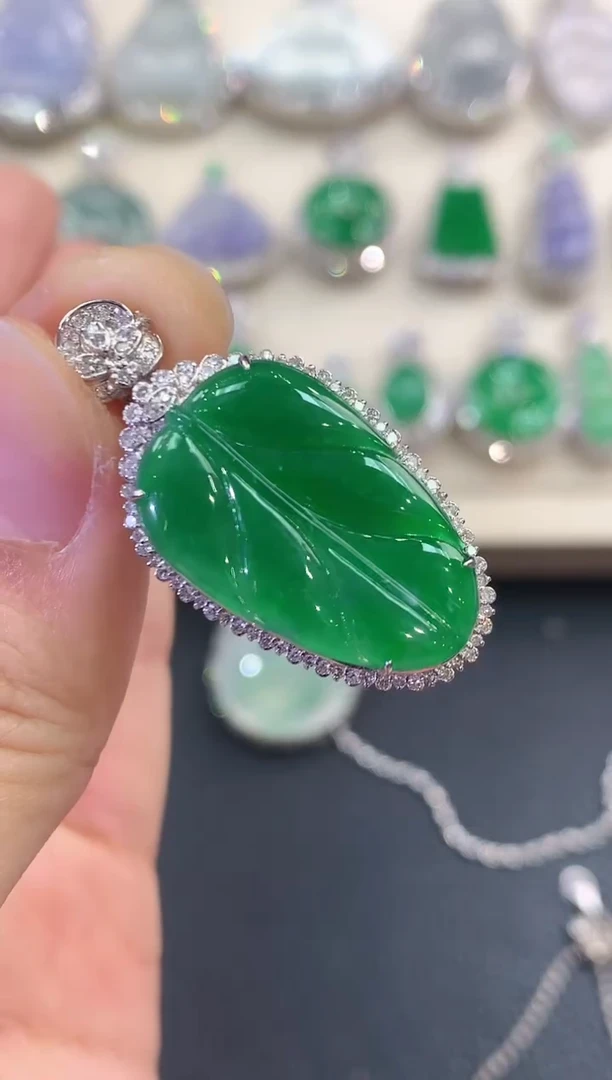 【闪购商品】翡翠吊坠(不含链)18K金镶嵌C77