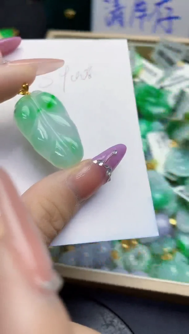 翡翠18K金镶嵌颈饰缅甸天然翡翠A货