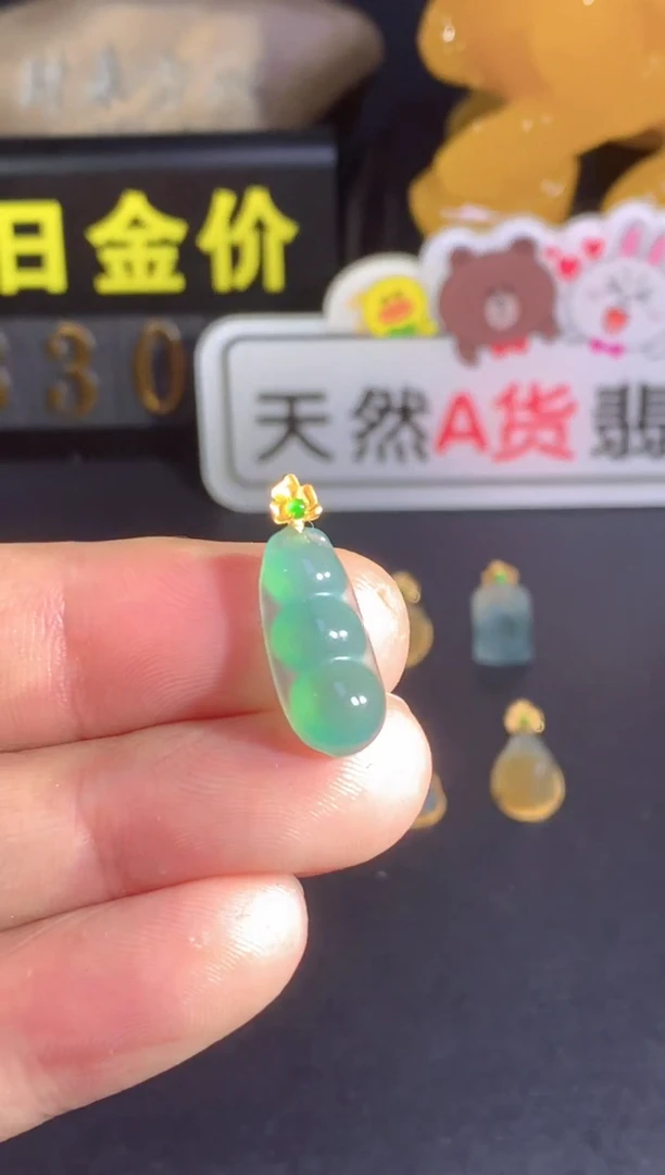 颈饰18K金镶嵌翡翠