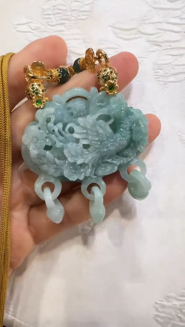 翡翠未镶嵌颈饰国风