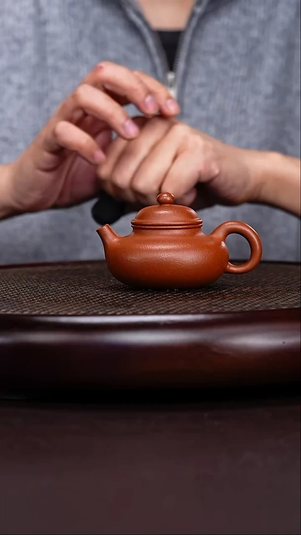 茶壶紫砂红降坡小容天