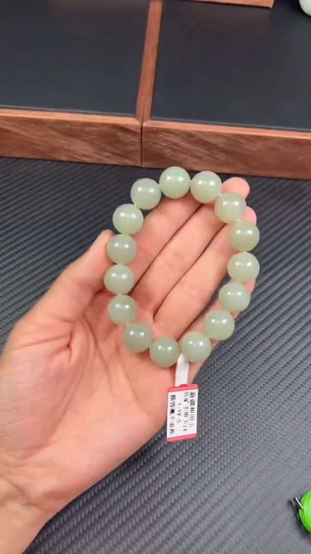 【闪购商品】和田玉手串未镶嵌且末微色差近矿卡14