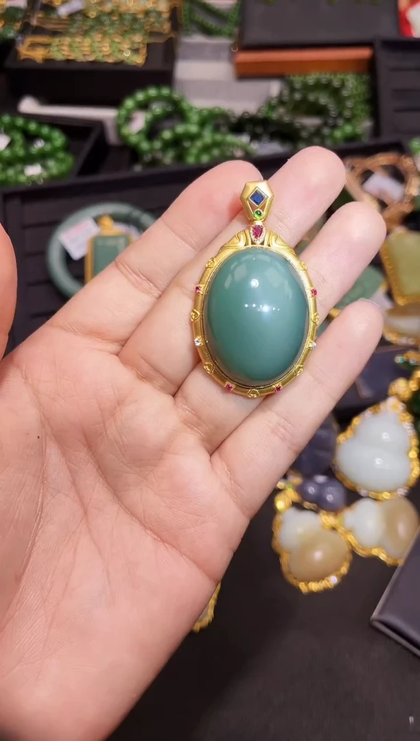 和田玉18K金镶嵌吊坠(赠链)35MM 多样性发一