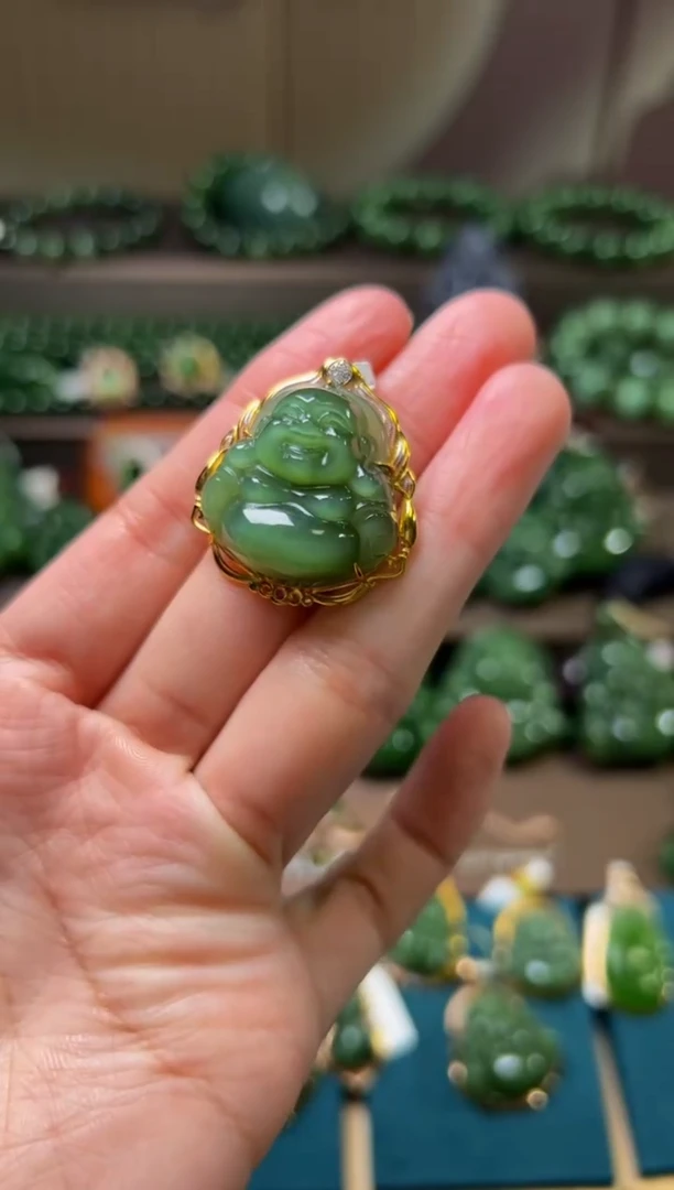 颈饰18K金镶嵌和田玉碧玉25.25.10左右