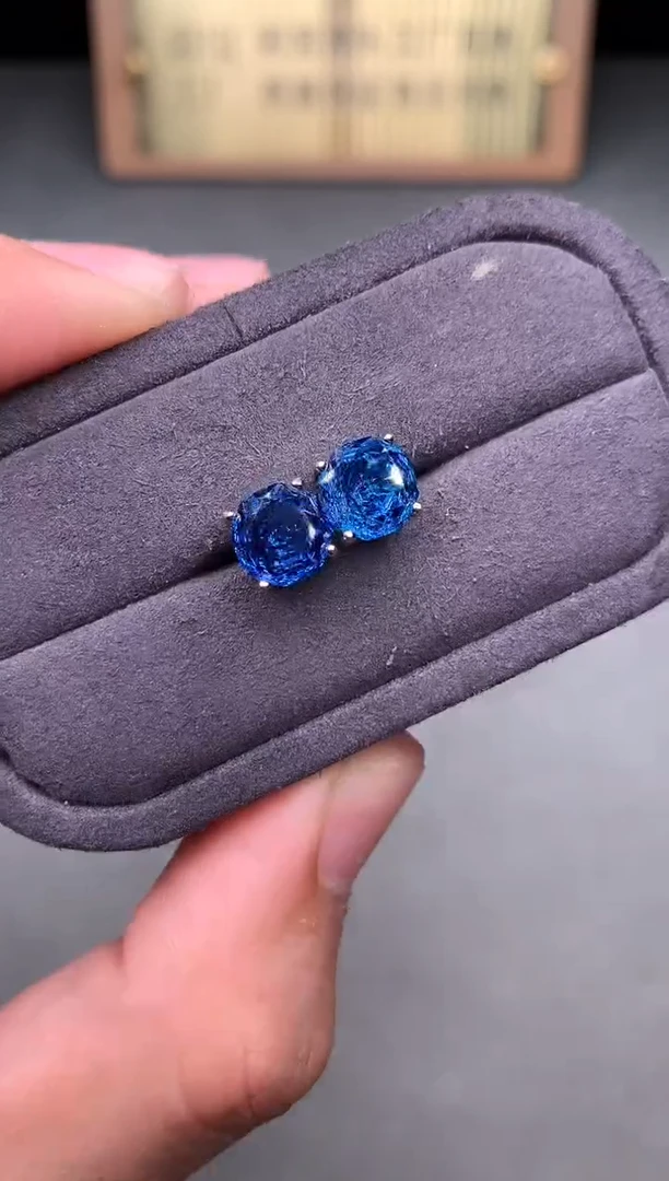 银S925镶嵌托帕石耳钉2222