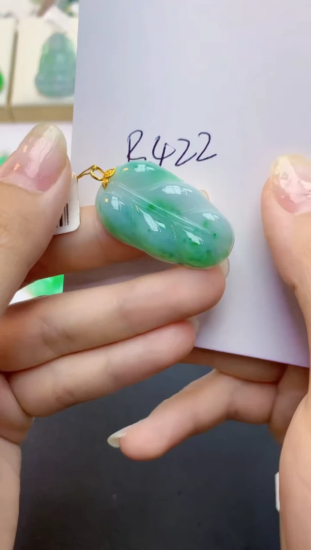 翡翠18K金镶嵌颈饰天然缅甸A货翡翠