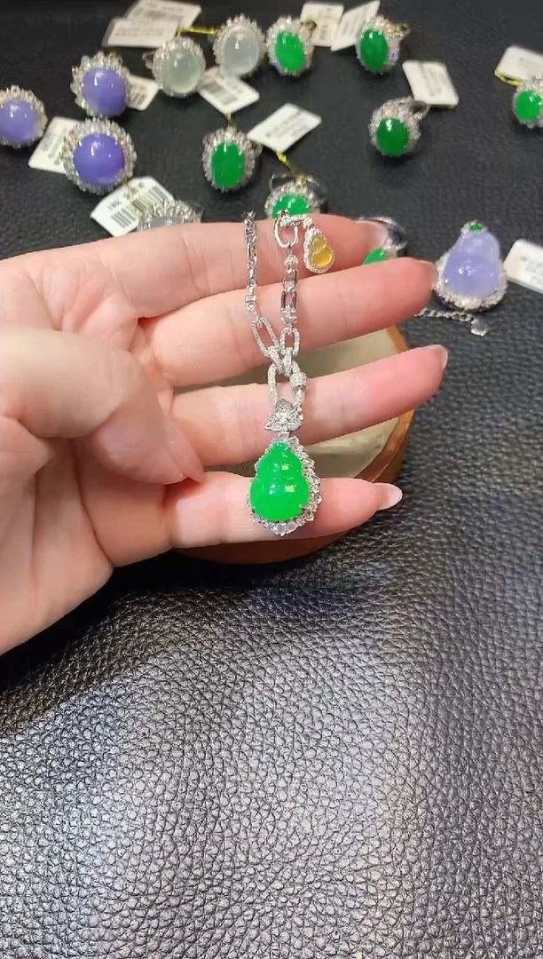 【闪购商品】翡翠吊坠(不含链)18K金镶嵌A73 葫芦吊坠