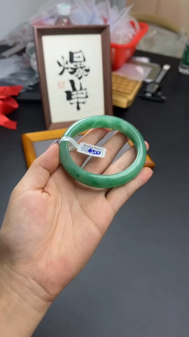 石英质玉（非洲翠）手镯未镶嵌?*好手镯
