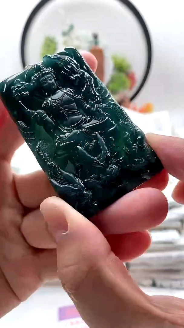 翡翠未镶嵌颈饰虚空藏