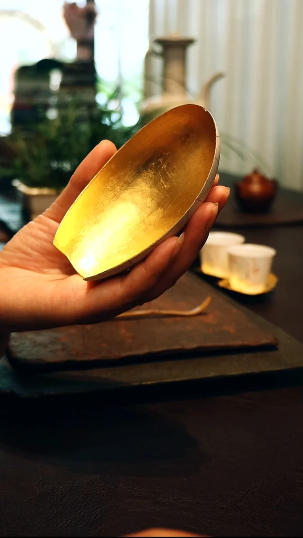 雁胎夹纻大漆金箔茶荷
