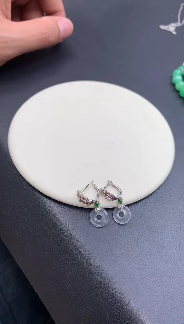 18K金镶嵌定制翡翠自营供应 48小时鉴赏期