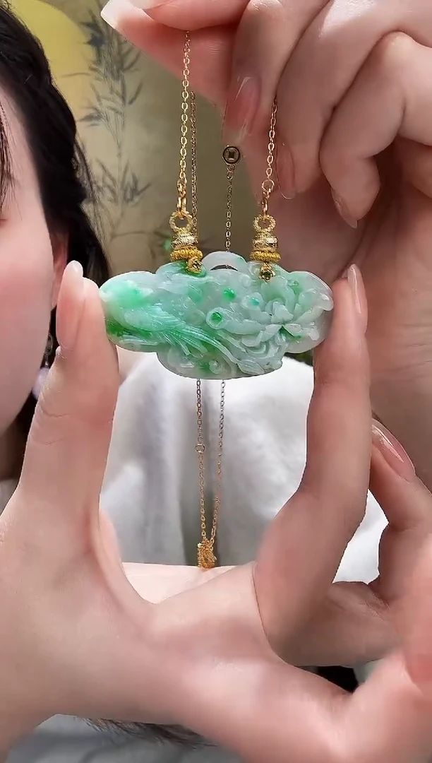 颈饰未镶嵌翡翠吊坠