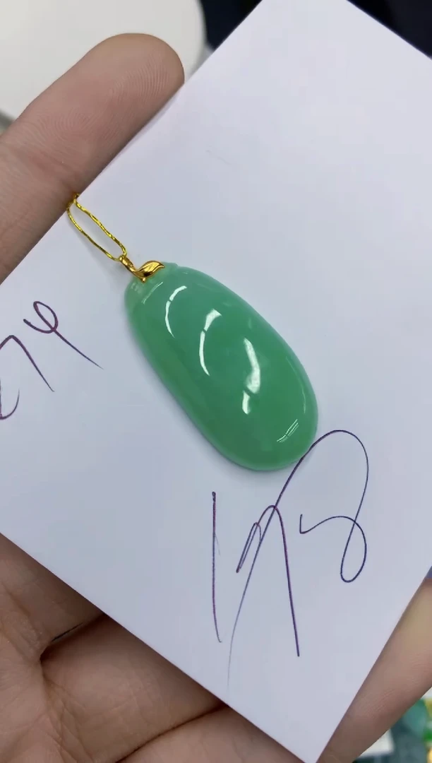 翡翠18K金镶嵌颈饰11111111111