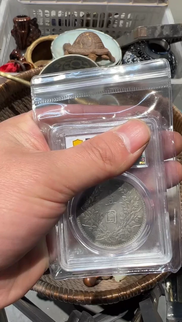 阿****卡秒拍秒付瓷铜摆件