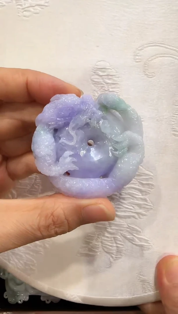 翡翠未镶嵌颈饰国风