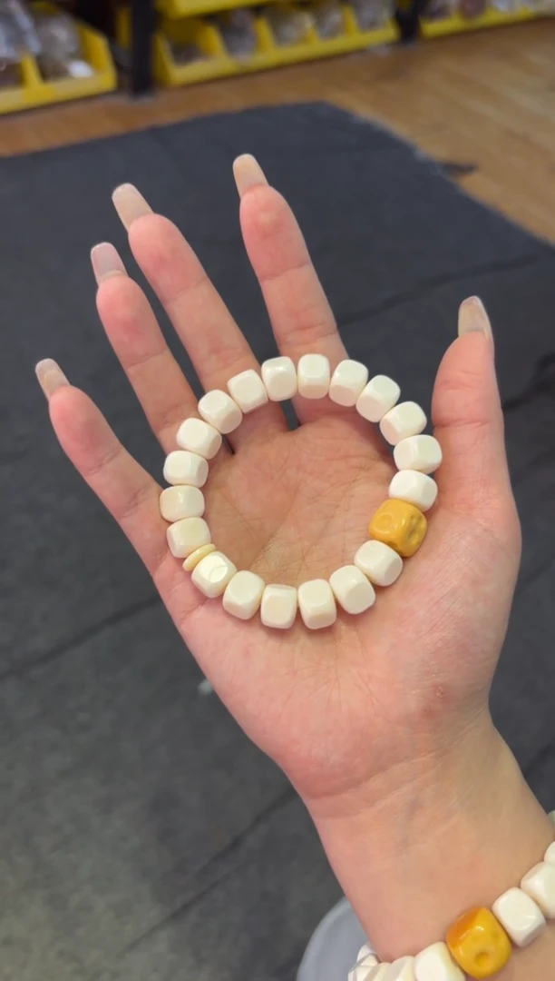 【闪购商品】石英质玉（黄龙玉）手链未镶嵌牛骨黄龙玉小冰块