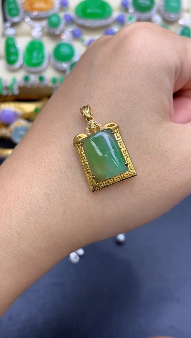 颈饰18K金镶嵌翡翠175-中国好珍宝