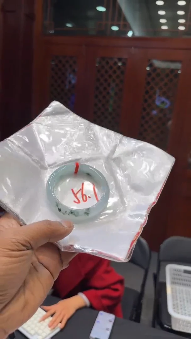 【闪购商品】翡翠手镯未镶嵌手镯
