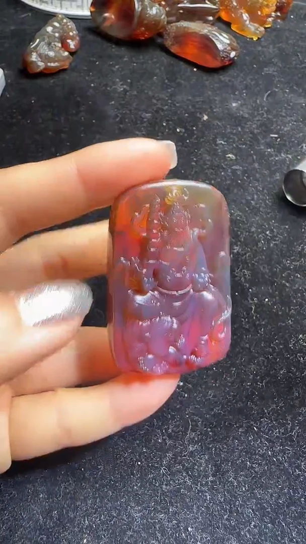 未镶嵌颈饰琥珀74
