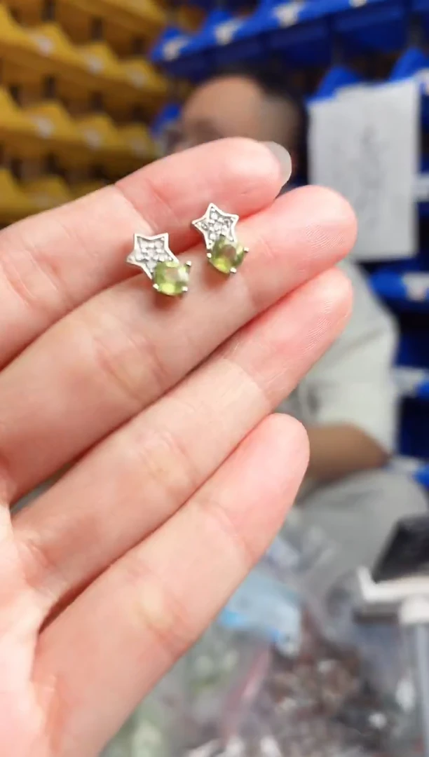 未镶嵌耳钉橄榄石998