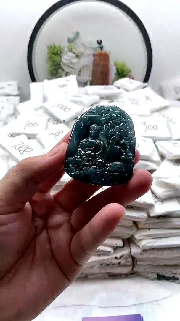 颈饰未镶嵌翡翠大日如来