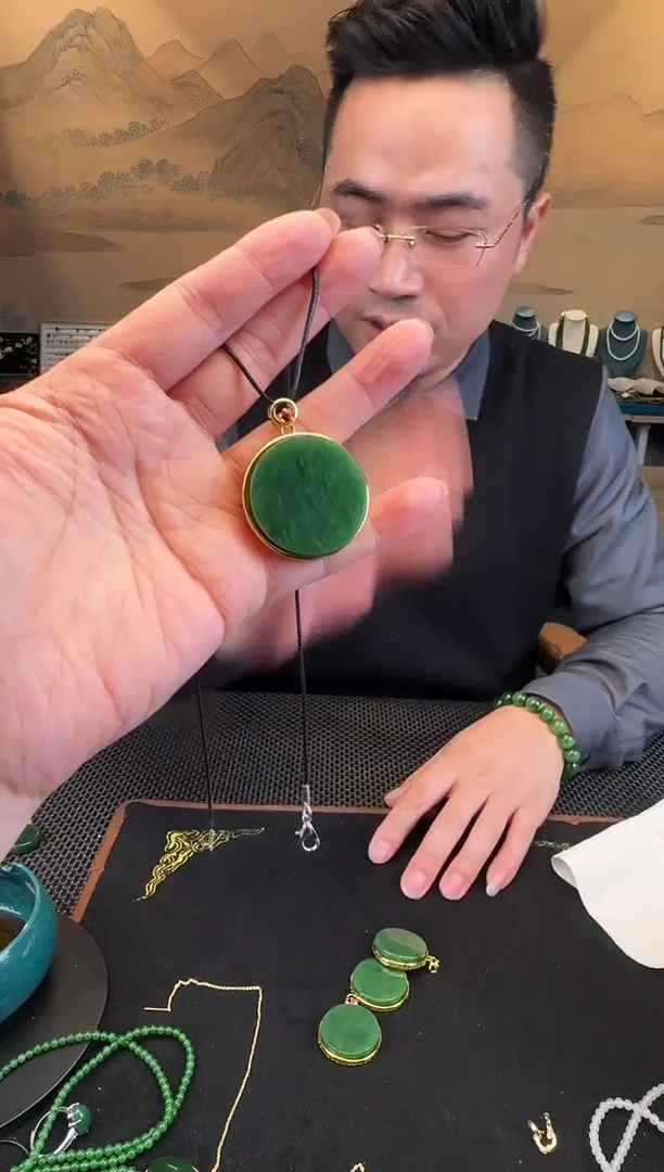 颈饰未镶嵌和田玉大圆牌