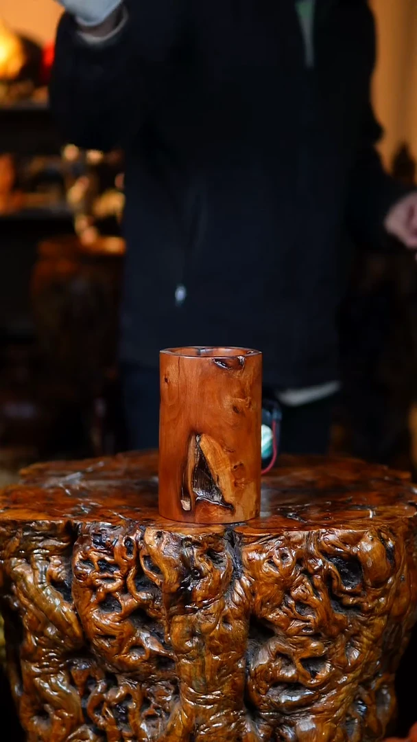 枣木百年雷击枣木笔筒（高14）