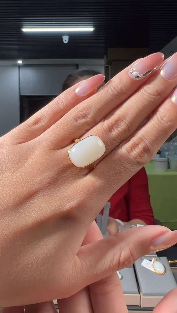 【闪购商品】和田玉戒指18K金镶嵌白玉18K金方形戒指