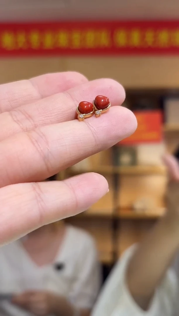 银S925镶嵌南红玛瑙耳饰牛血红爱心耳钉