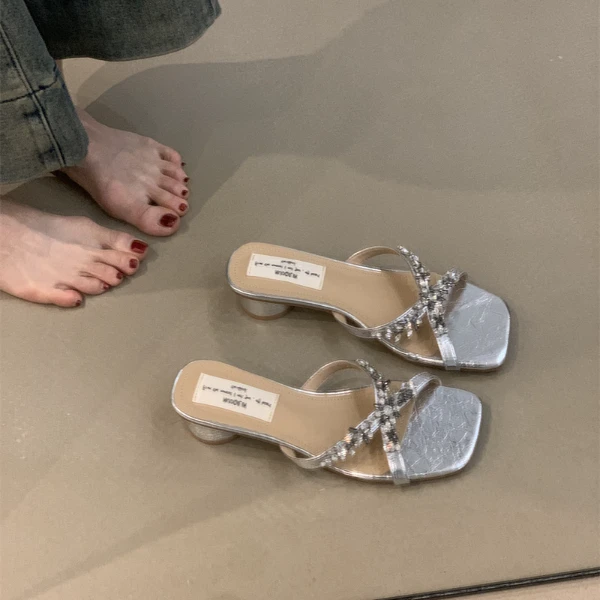 NQL-1068-7粗跟绝美一字拖鞋仙女鞋子外穿2025新法式凉拖水钻凉鞋