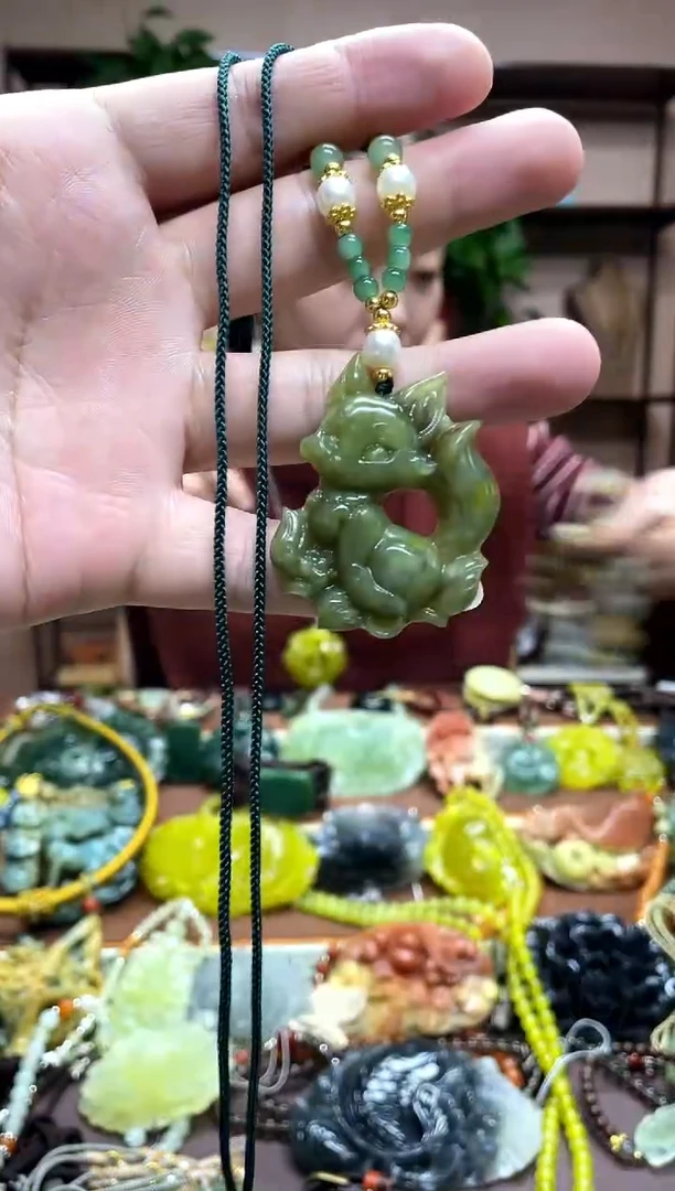 未镶嵌岫玉颈饰·3