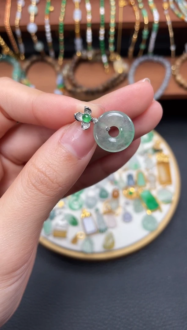 【闪购商品】翡翠吊坠(不含链)18K金镶嵌一个 JK695