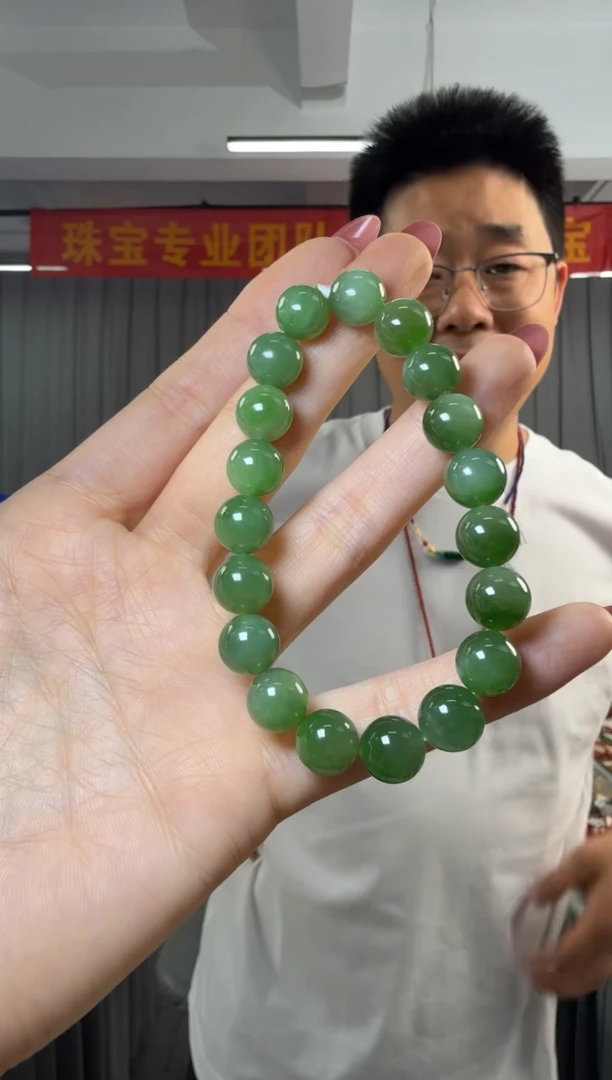 未镶嵌手串和田玉碧玉飘绿圆珠单圈手串约10mm