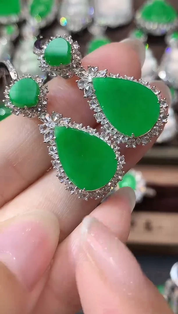 18K金镶嵌翡翠耳饰D13