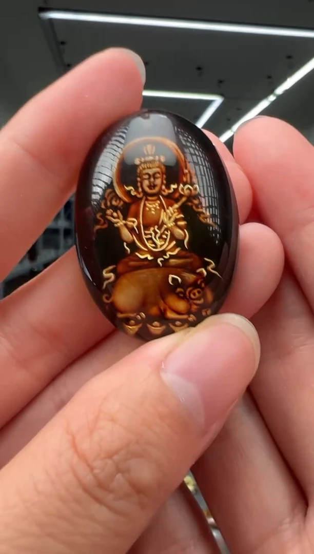 未镶嵌颈饰琥珀守护