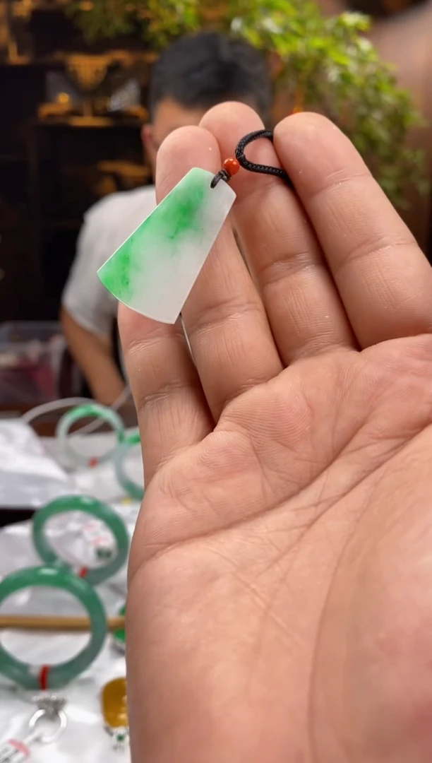吊坠(不含链)未镶嵌翡翠往**生l92天然缅甸翡翠a货