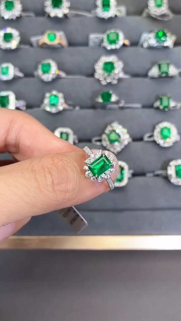 18K金镶嵌戒指祖母绿【闪购】0.90ct/七天鉴赏