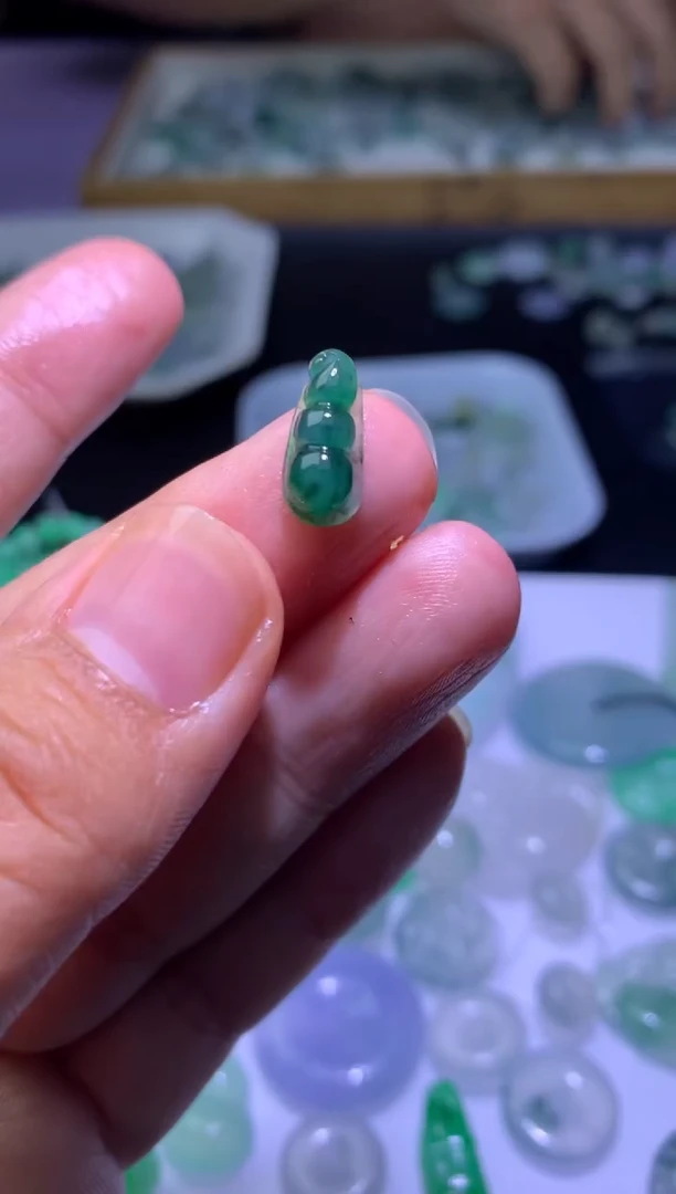 未镶嵌定制翡翠毛货
