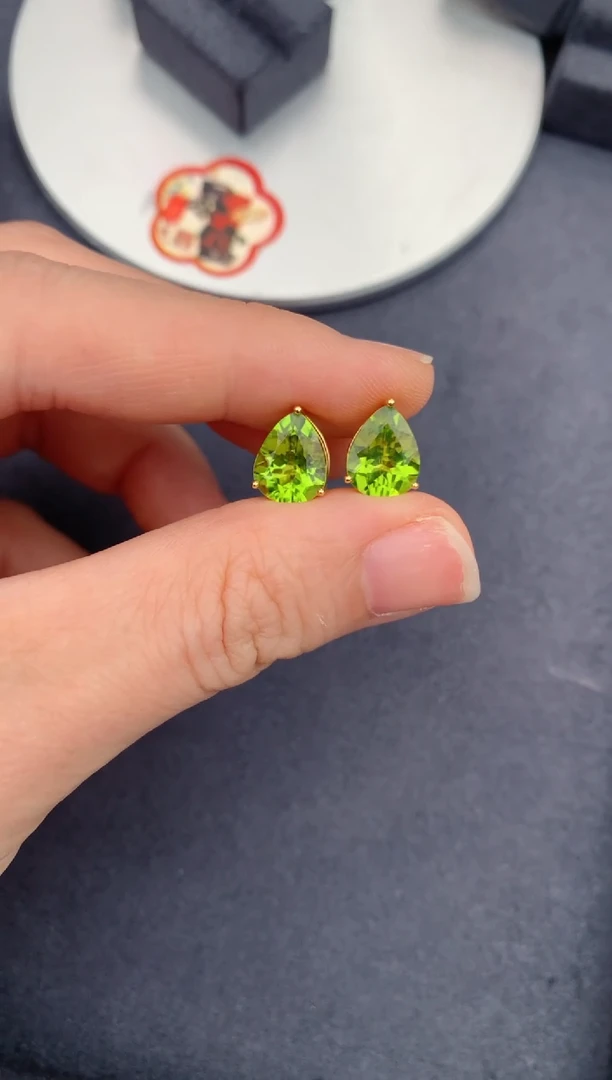 橄榄石耳饰18K金镶嵌2.2ct 橄榄石耳钉