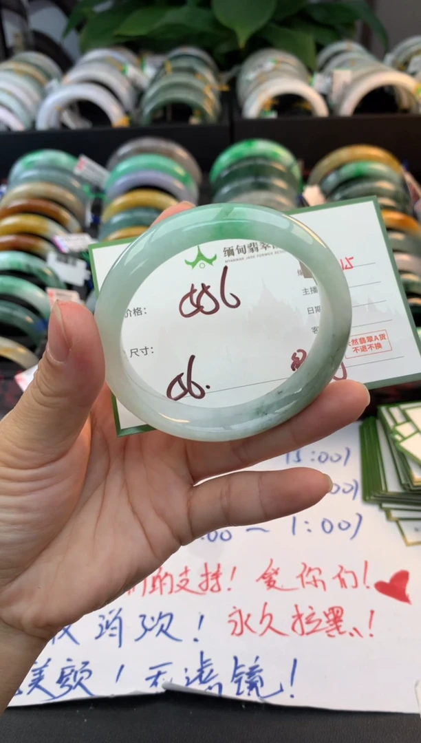 未镶嵌定制翡翠毛货需精细抛光+多人