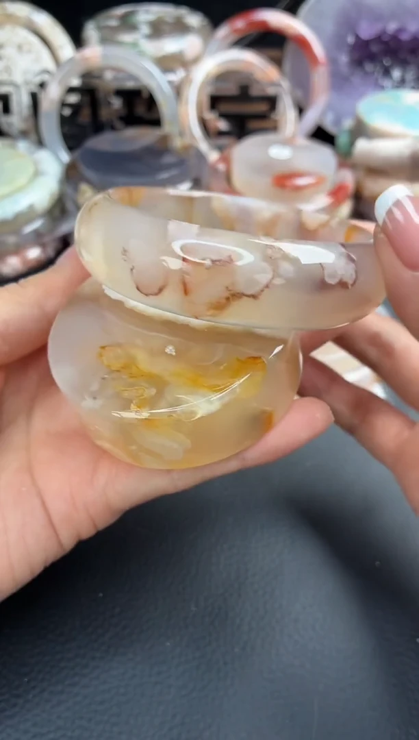 未镶嵌手镯（圆镯）石英质玉60