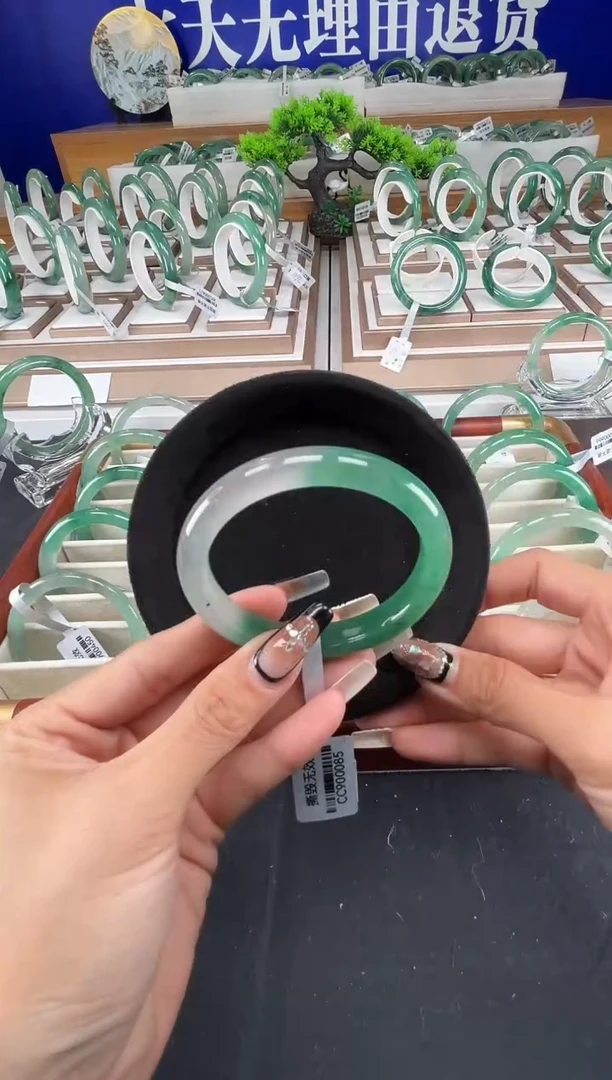 未镶嵌手镯石英质玉（非洲翠）圈口58