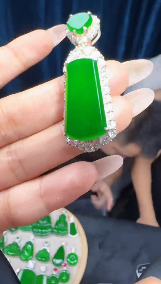 未镶嵌定制翡翠翡翠吊坠143