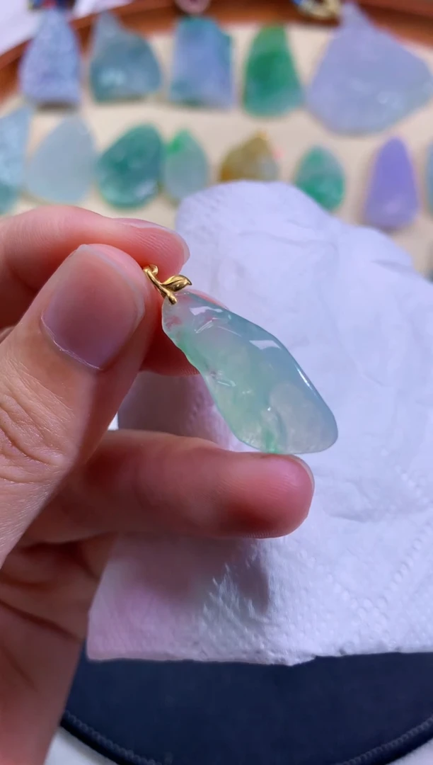 颈饰未镶嵌翡翠