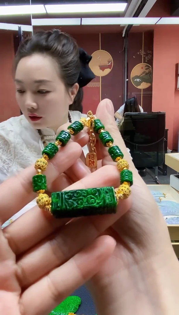 颈饰未镶嵌翡翠手串